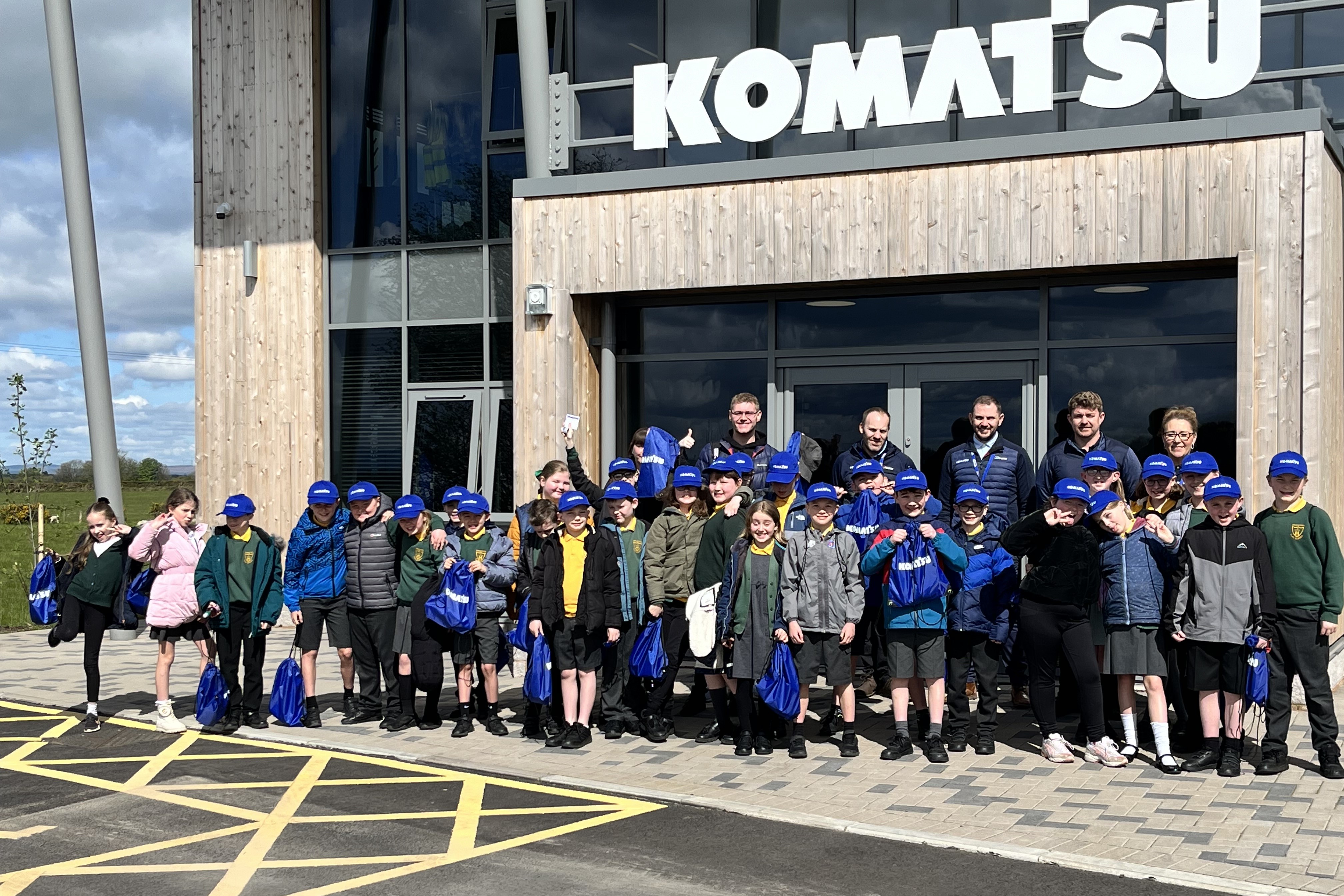 group of childrean outside Komatsu