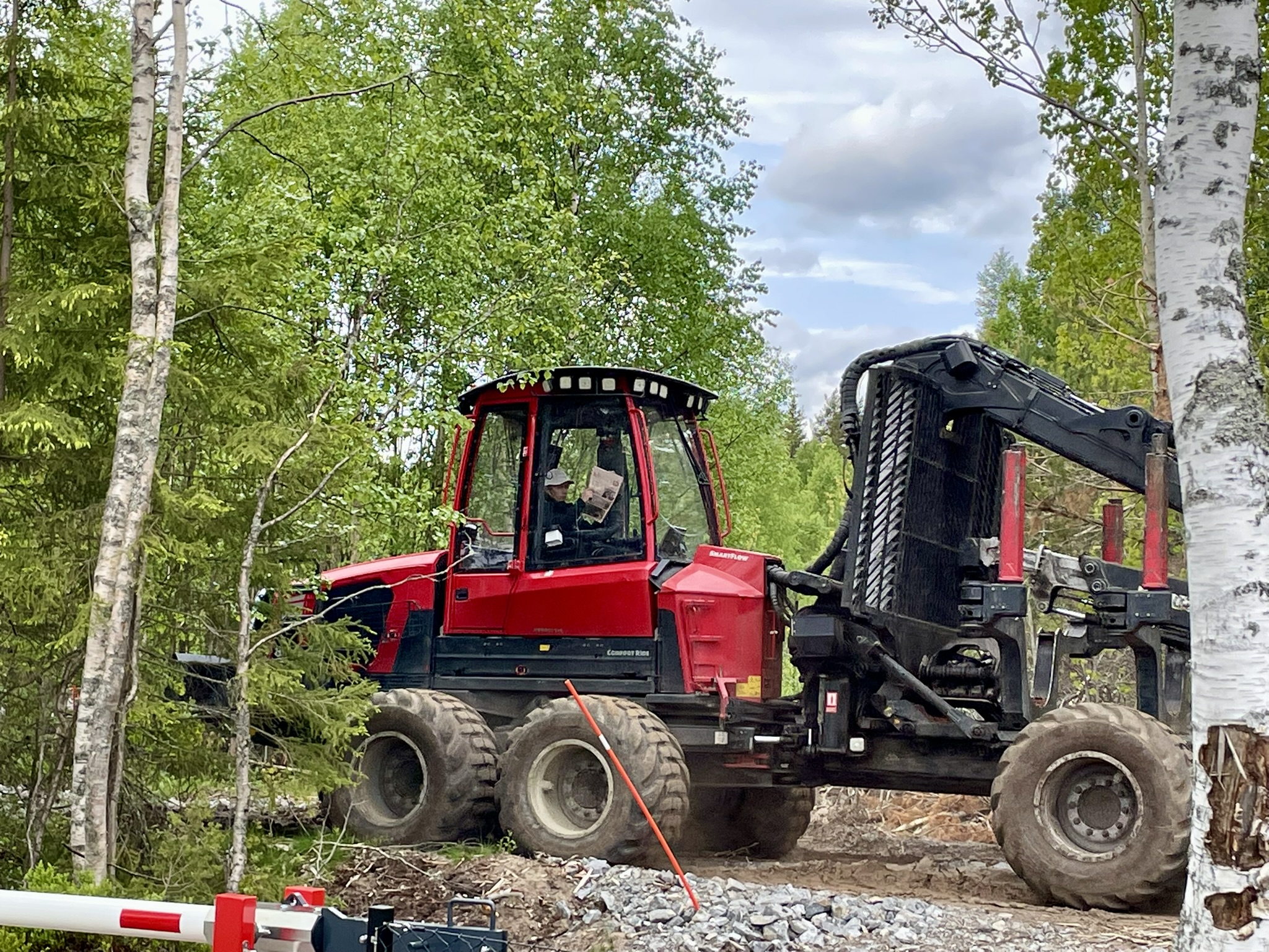 Komatsu forwarder with assisted steering 